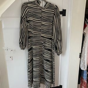 Banana republic size 8 zebra print midi dress worn once